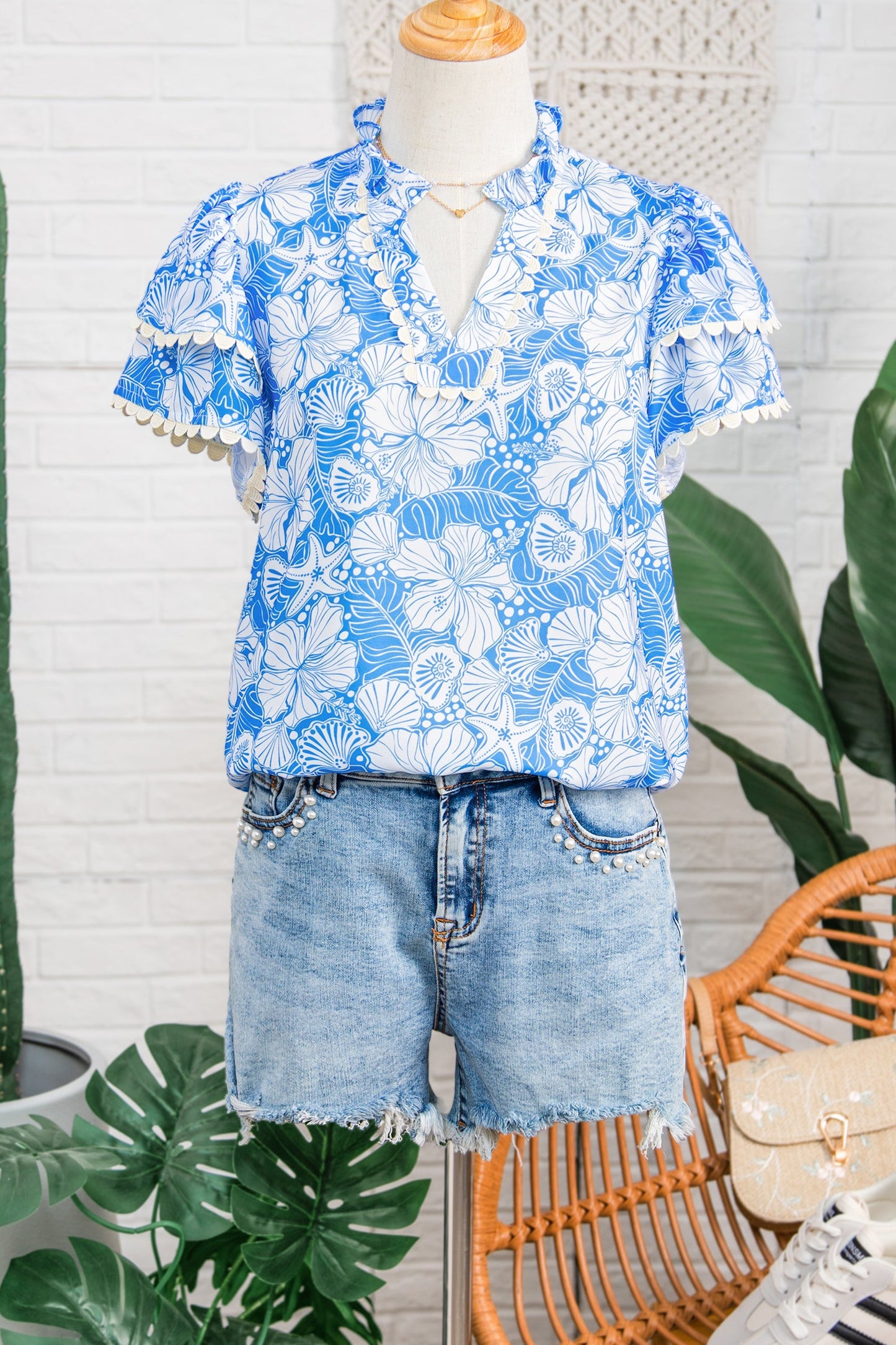 Floral Print Scalloped Trim V Neck Blouse