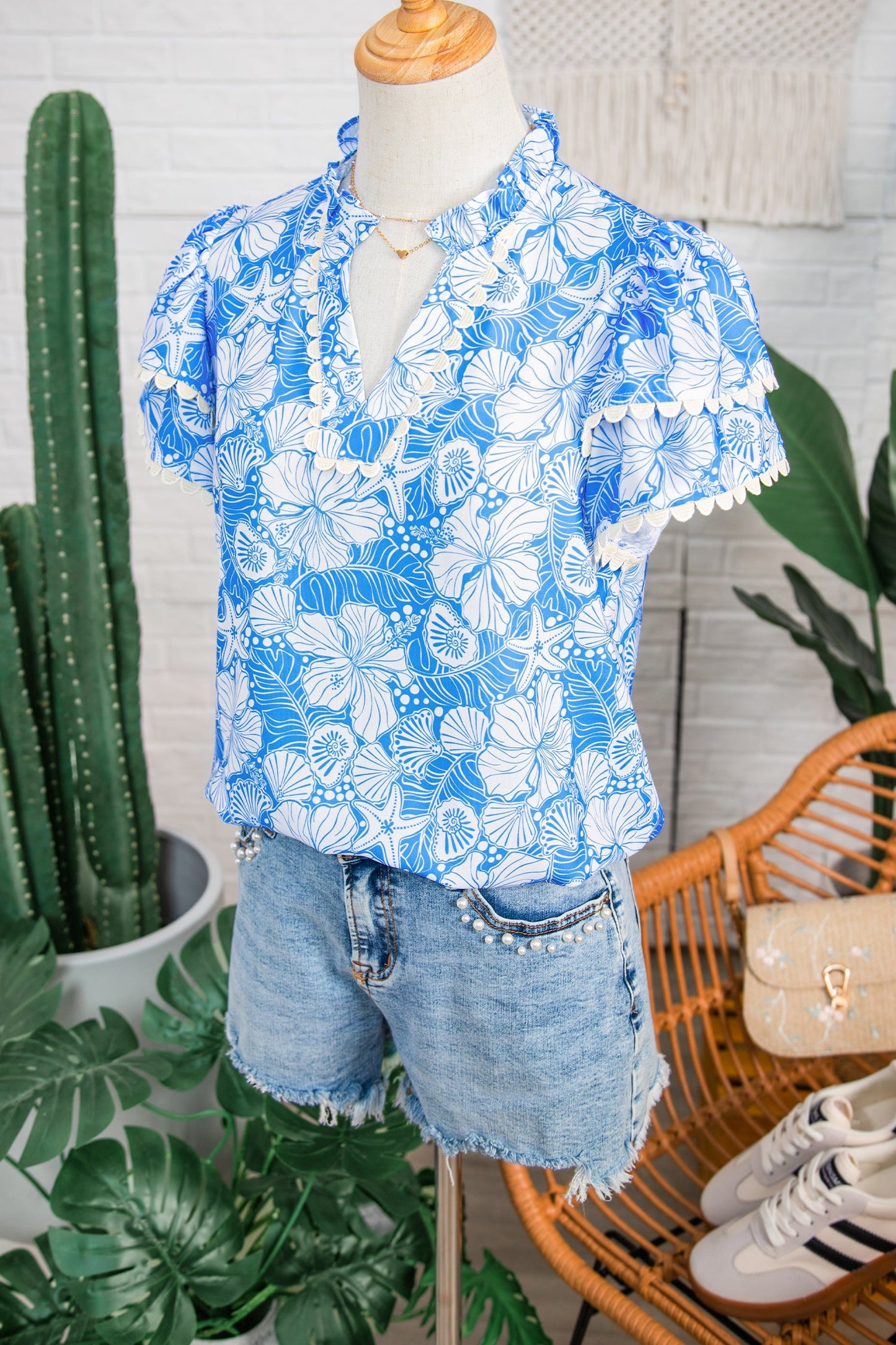 Floral Print Scalloped Trim V Neck Blouse