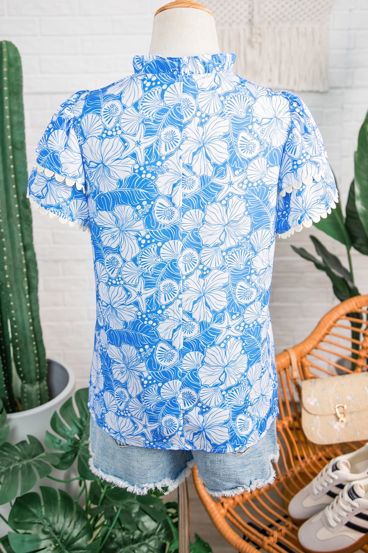Floral Print Scalloped Trim V Neck Blouse