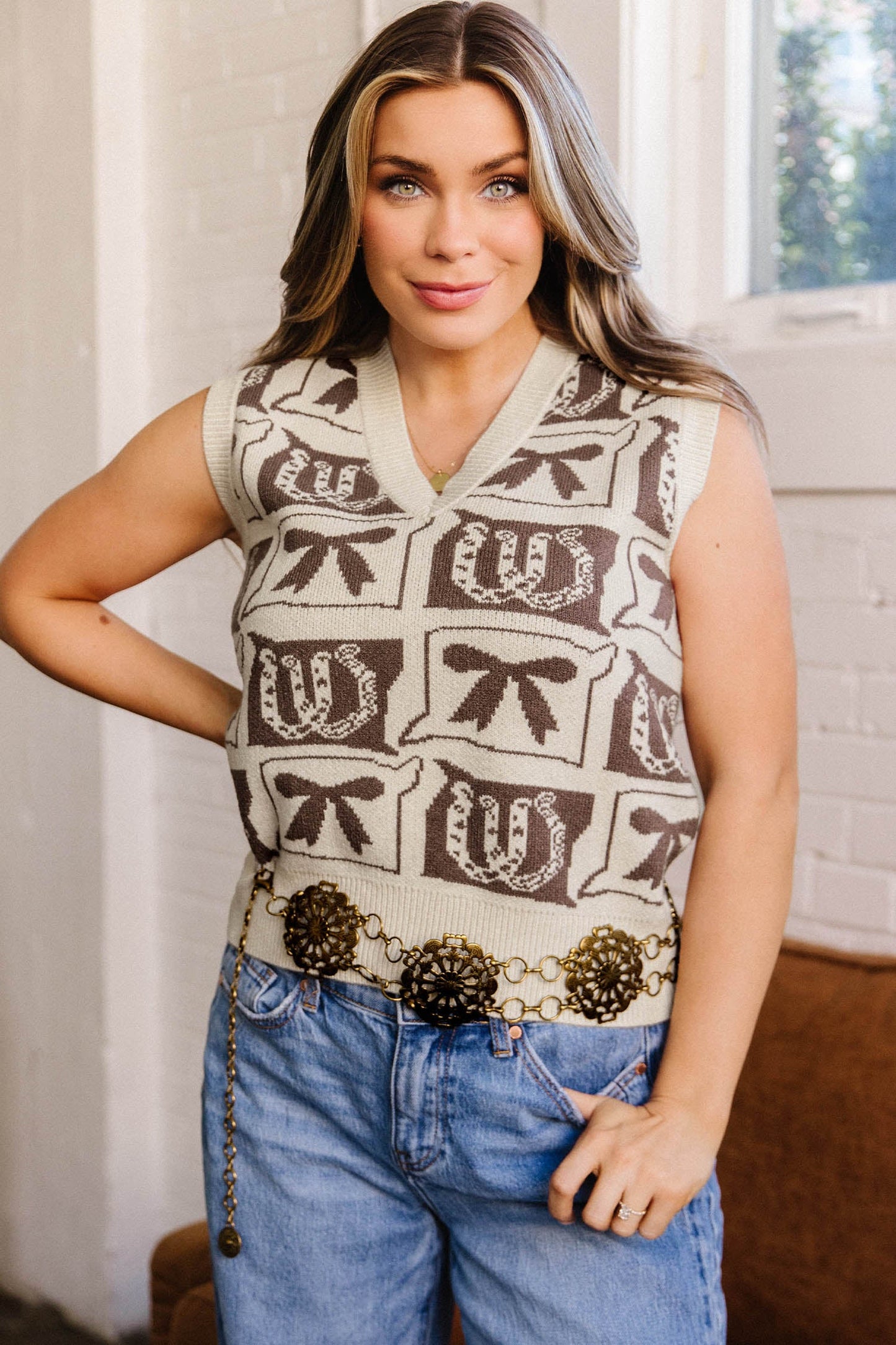 Horseshoe Bow Printed Sweater Vest