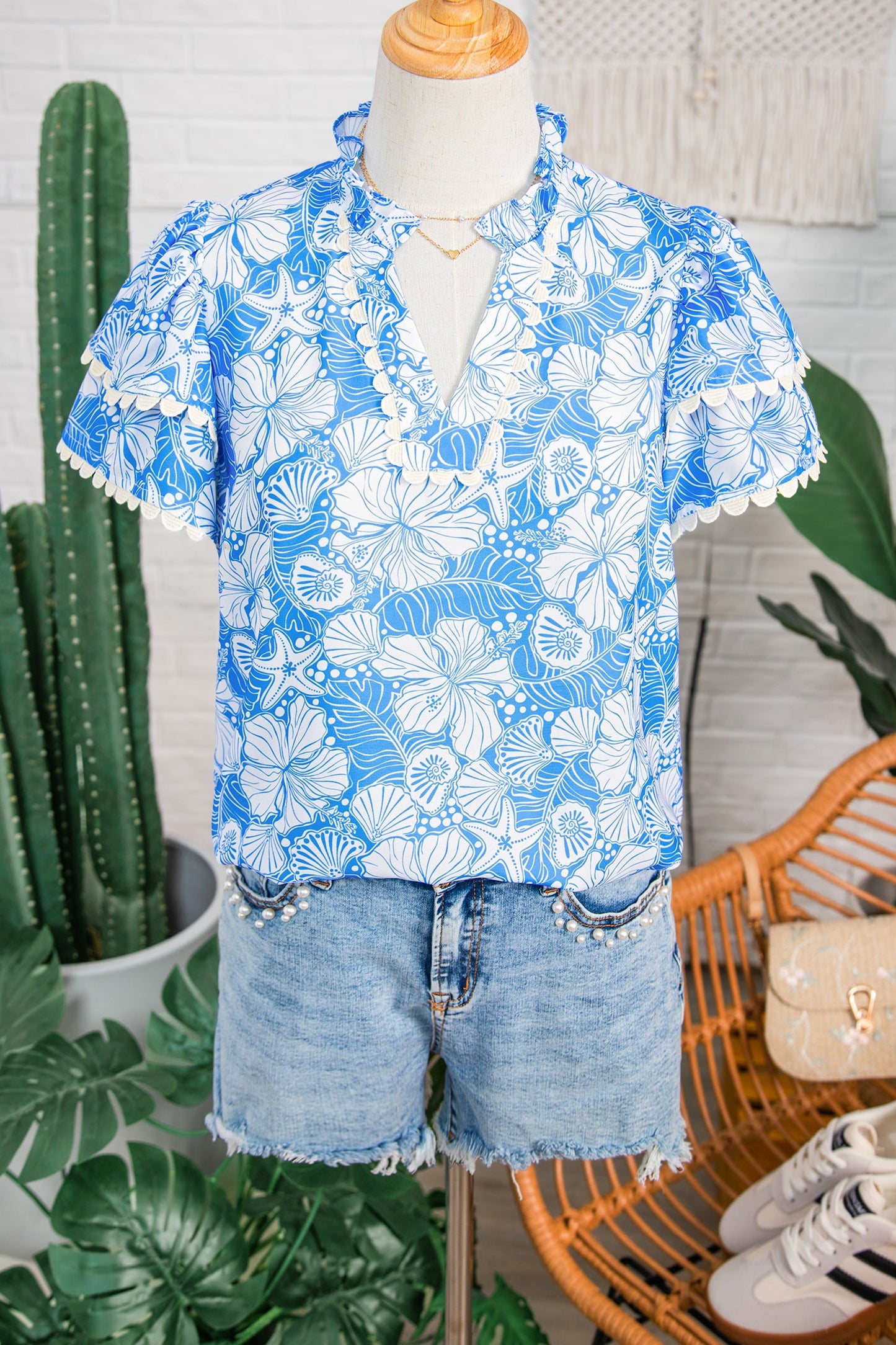 Floral Print Scalloped Trim V Neck Blouse