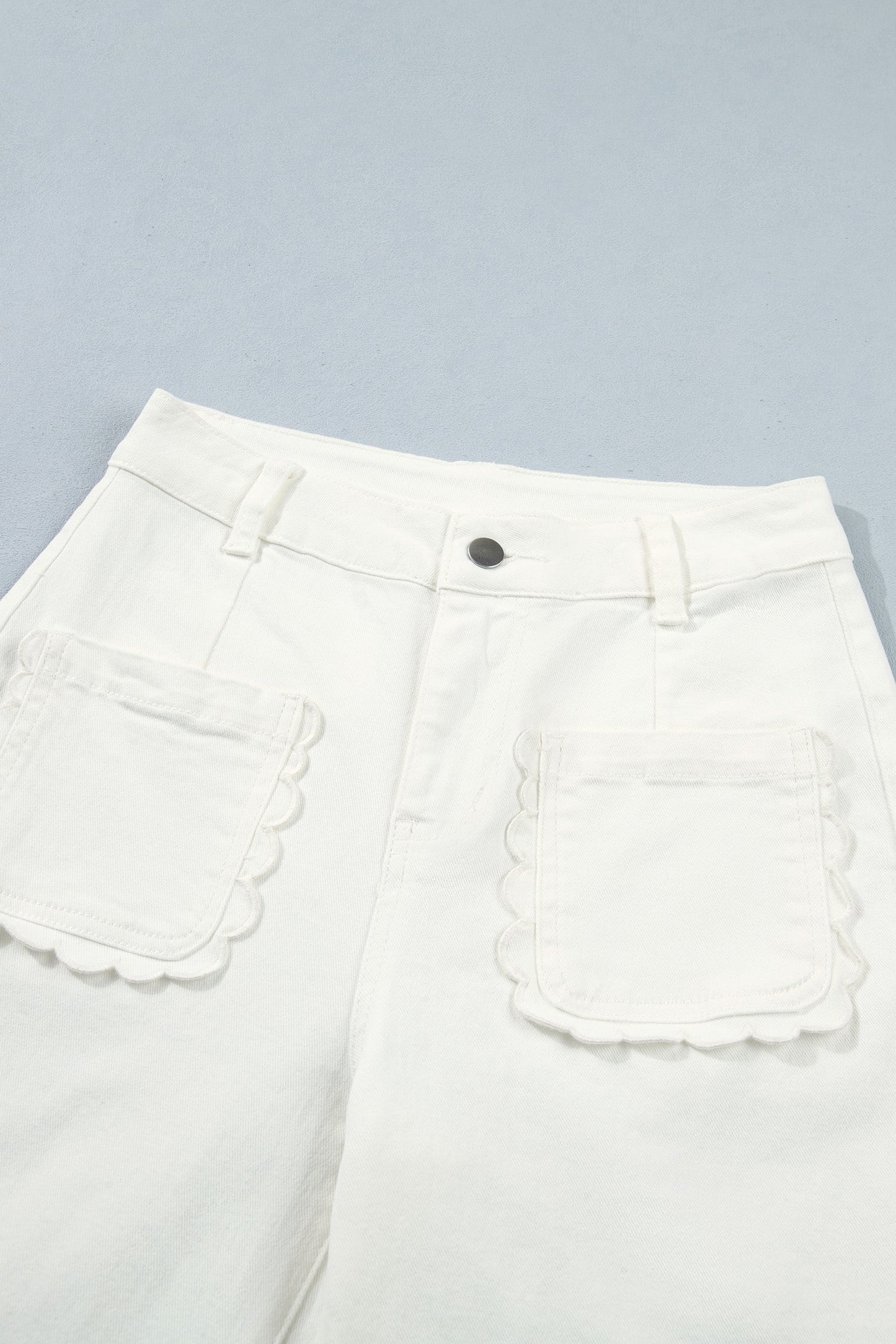 White Solid Color Scalloped Patch Pocket Shift Jeans