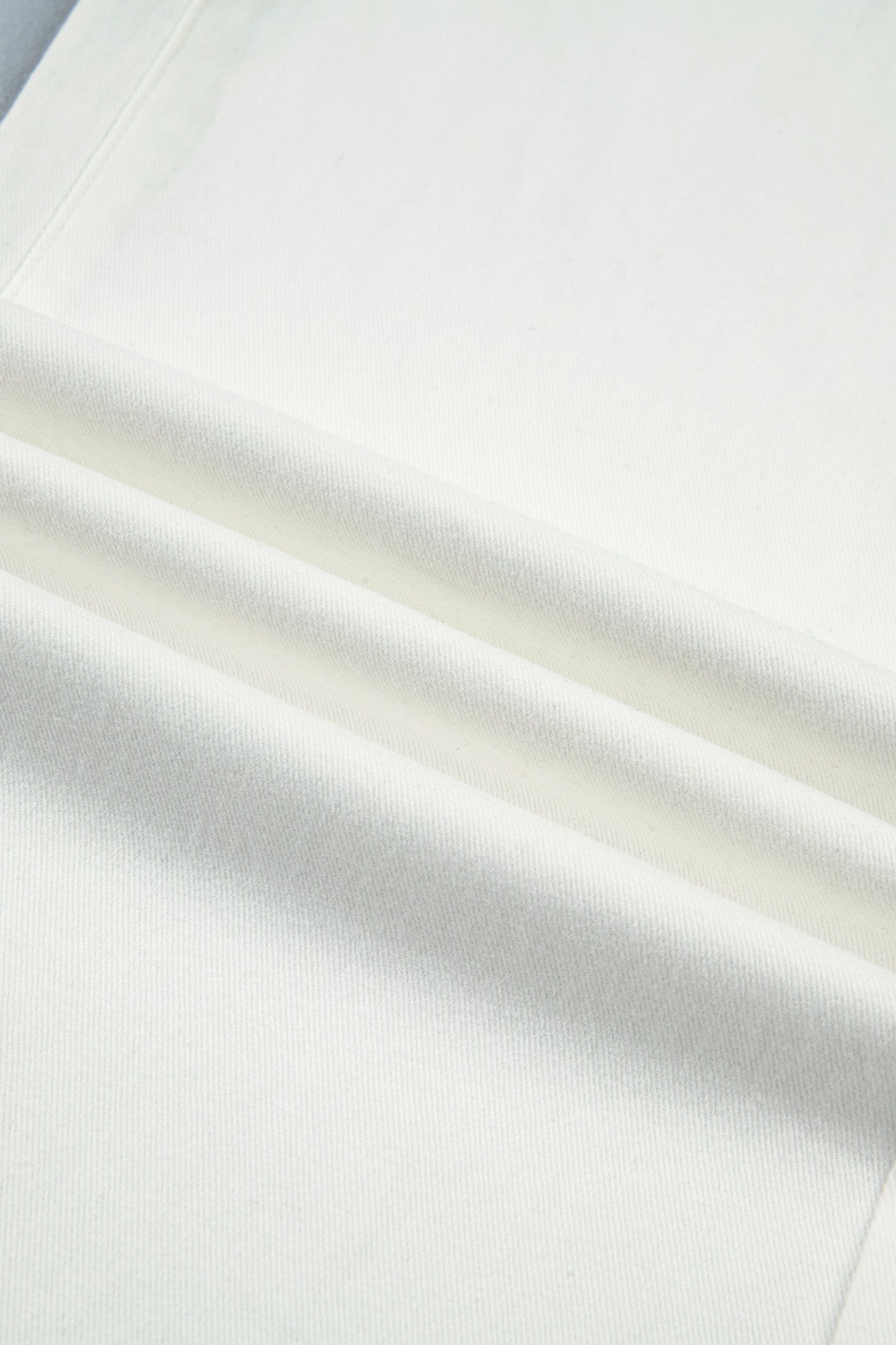 White Solid Color Scalloped Patch Pocket Shift Jeans